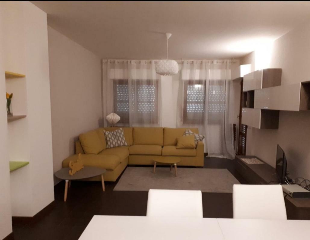 I Tulipani Di Anna Apartment กัสติลโยเน เดล ลาโก ภายนอก รูปภาพ
